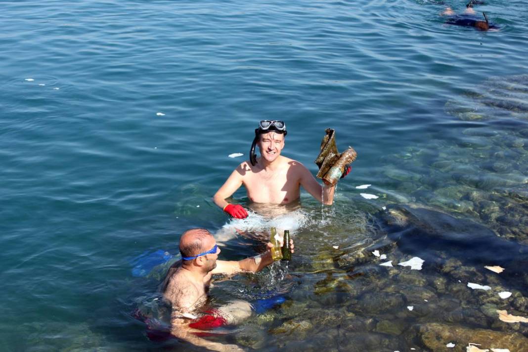 Denize atılan çöpler 'Pes' dedirtti: Sorsan hepsi 'Vatanseverim' der! Denizi kirletenlere cezai yaptırım için harekete geçildi 10